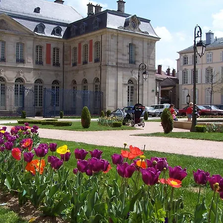 B&B Moncoeur 르미르몽